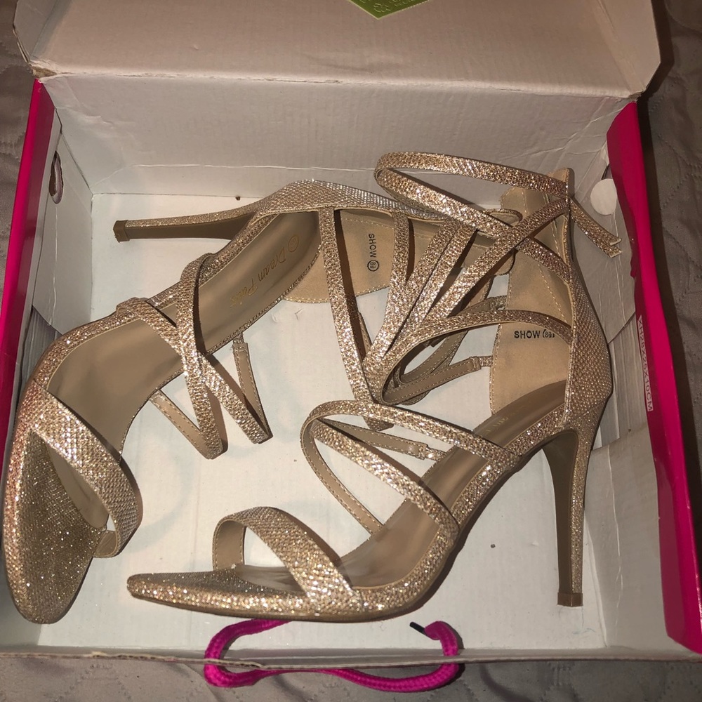 Women’s Size 8.5 Dream Pairs High Heels
